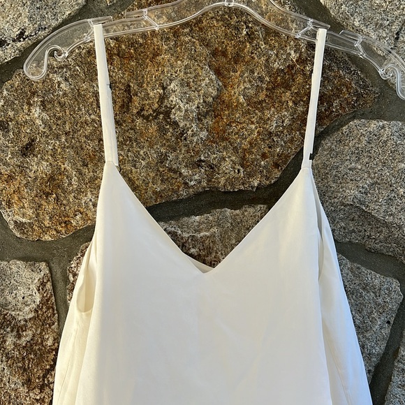 Alice + Olivia Silk V Neck Spaghetti Strap Camisole - Picture 5 of 7